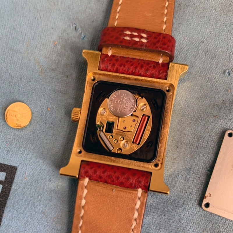 エルメスの腕時計に新品電池を入れた状態
