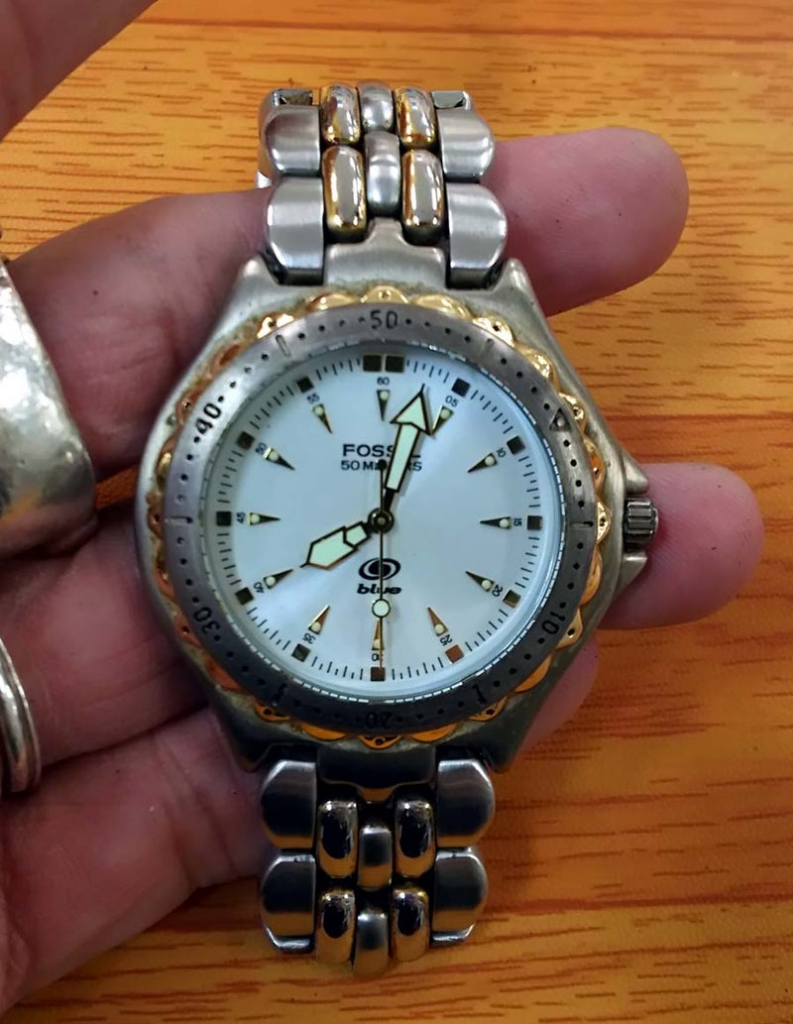 時計電池交換修理後に、時間と日付を合わせ完成したFossilフォッシル腕時計修理見本